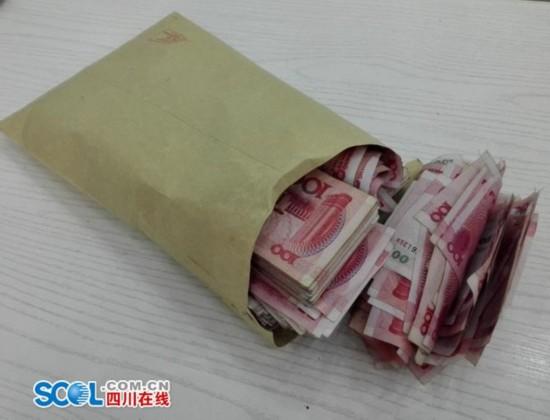 天上飘落9万现金 至今竟然无人认领