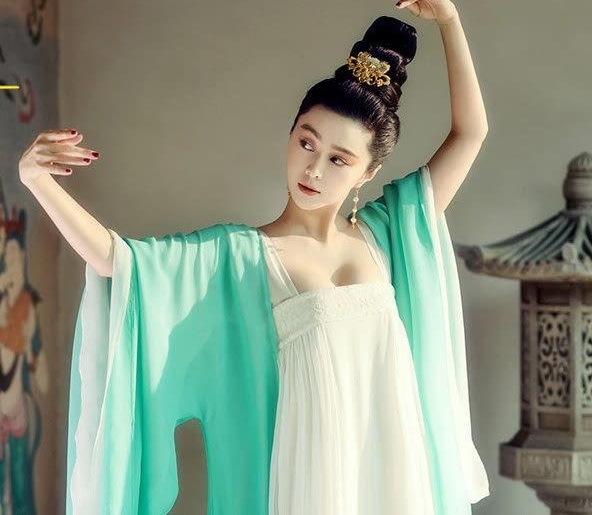 �������ݹ���6�������ӡ�������������ޣ�ͼ6�����Ǳ�ɫ����