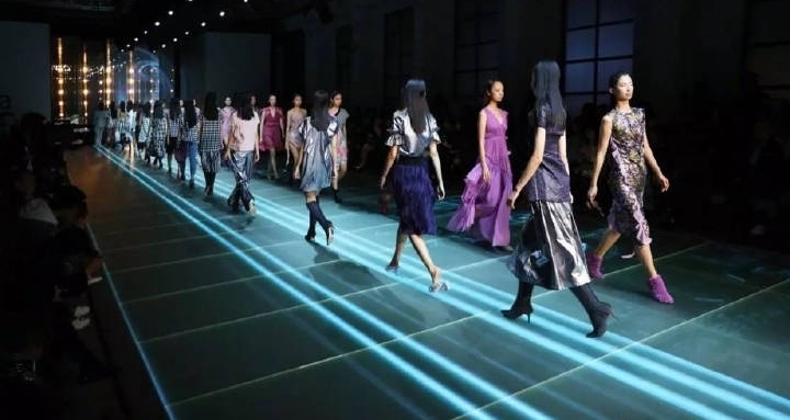 лȷװ㣬ѧǣӵȺܰű̳ɫװ