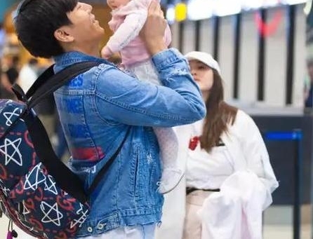 一岁多的孩子长了一张六十岁中年妇女的脸,伊能静女儿被骂惨了