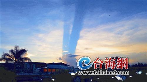 厦门天空昨再现"荚状云"奇观 UFO又来了?