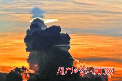 厦门天空昨再现"荚状云"奇观 UFO又来了?