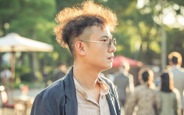 剃刀边缘谁是剃刀 主要讲述的是什么?