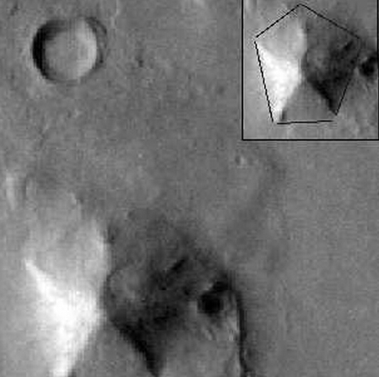 火星上的金字塔之谜图片 火星上的金字塔之谜图片