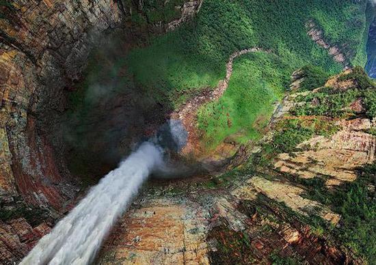摄影爱好者脑洞大开 利用上帝之眼俯瞰风景
