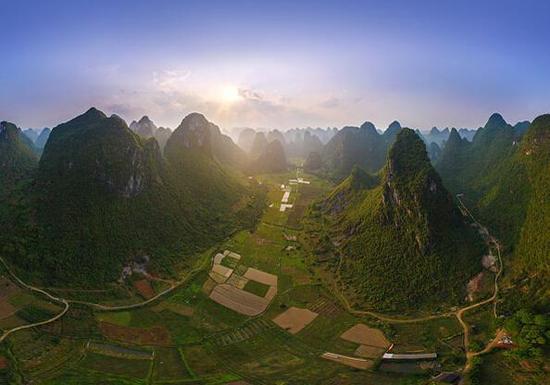 摄影爱好者脑洞大开 利用上帝之眼俯瞰风景