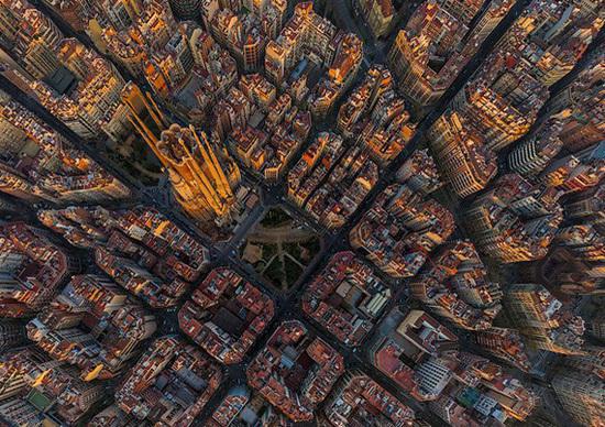 摄影爱好者脑洞大开 利用上帝之眼俯瞰风景