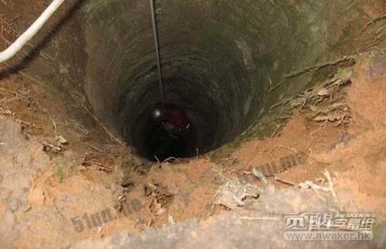 俄罗斯森林出现奇怪深洞 难道是地心人挖的?