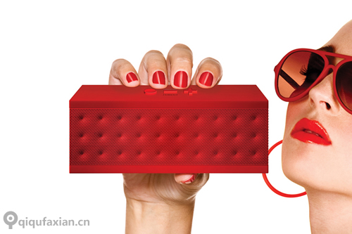jambox 无线扬声器 外观设计绝对很惹眼