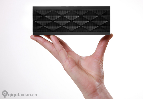jambox 无线扬声器 外观设计绝对很惹眼
