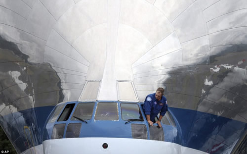 NASA公开亮相 Super Guppy货运飞机造型似鲸鱼