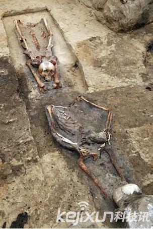 波兰发现“吸血鬼坟墓”惊现13具中世纪吸血鬼 波兰发现“吸血鬼坟墓”惊现13具中世纪吸血鬼