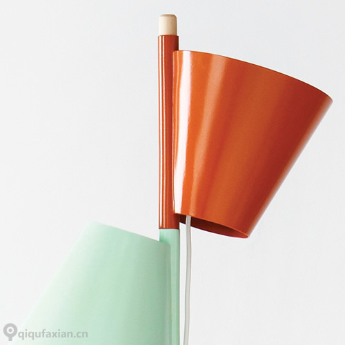 “Stacking Lamp”落地灯 可以根据自己的喜好的颜色堆叠