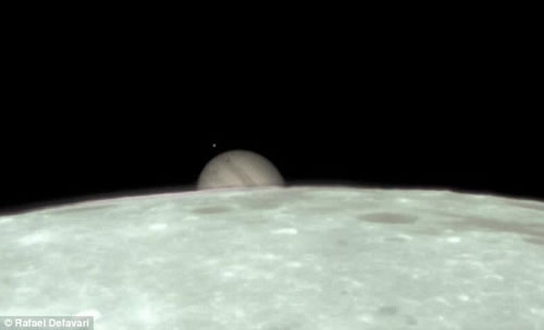 罕见的“月掩星”现象 月球“吃掉了”木星令木星“黯然失色”