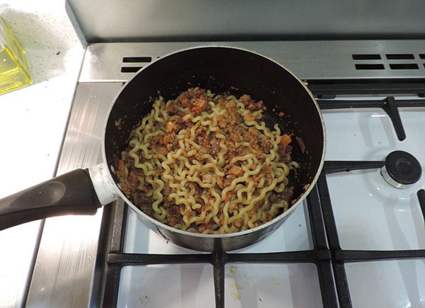 女子用素菜伪装肉食 丈夫吃了一个星期没发现