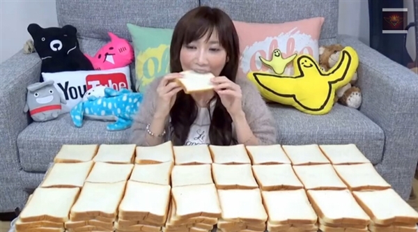 美女直播吃整只青蛙 血淋淋画面好恶心