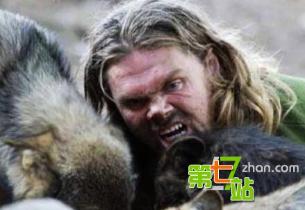 盘点人兽同居事件 猛男与千只蜈蚣同居