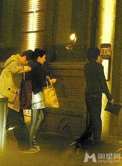 �־�����Ů�����鹫�� �������ϵ��ڽ���