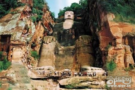 乐山巨佛何故隐睡山问 乐山巨佛何故隐睡山问
