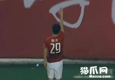郜林引起争议的庆祝动作 郜林引起争议的庆祝动作