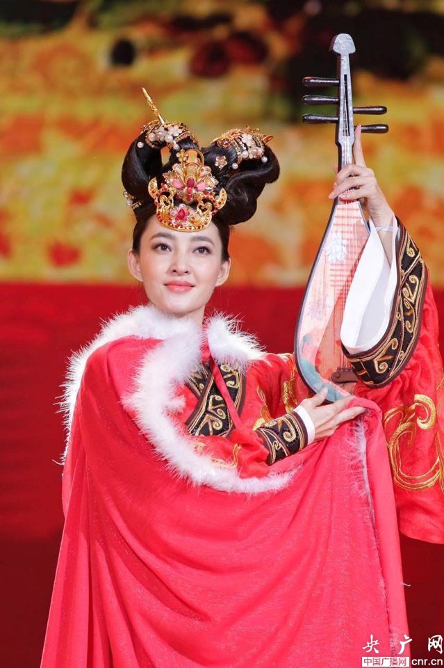 羊年春晚第三次彩排_贾玲爆笑登场佟丽娅惊艳亮相 羊年春晚第三次彩排_贾玲爆笑登场佟丽娅惊艳亮相