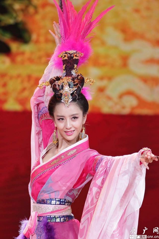 羊年春晚第三次彩排_贾玲爆笑登场佟丽娅惊艳亮相 羊年春晚第三次彩排_贾玲爆笑登场佟丽娅惊艳亮相