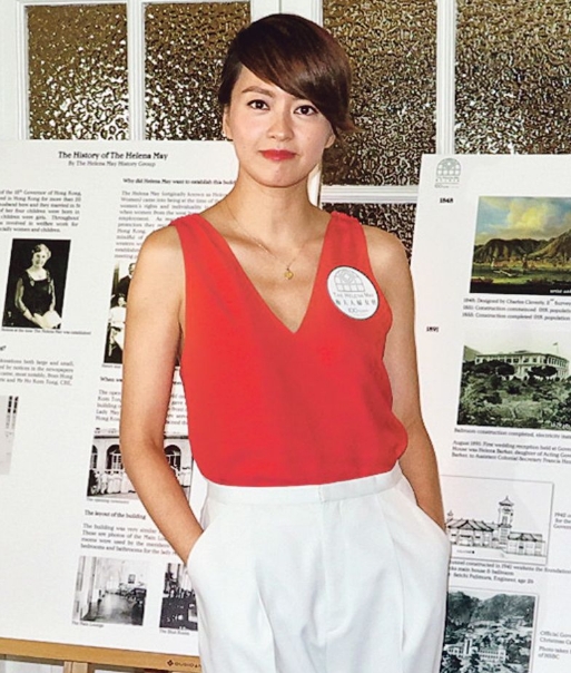 ��ӽ��ϣ������һ����Ů��������Ů����û��ν