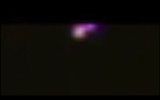 国际空间站周围再现疑似UFO。(网页截图) 国际空间站周围再现疑似UFO。(网页截图)