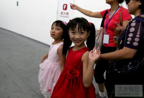 杨沛宜比林妙可漂亮照片 林妙可吸烟陪酒照 杨沛宜出车祸近照图片