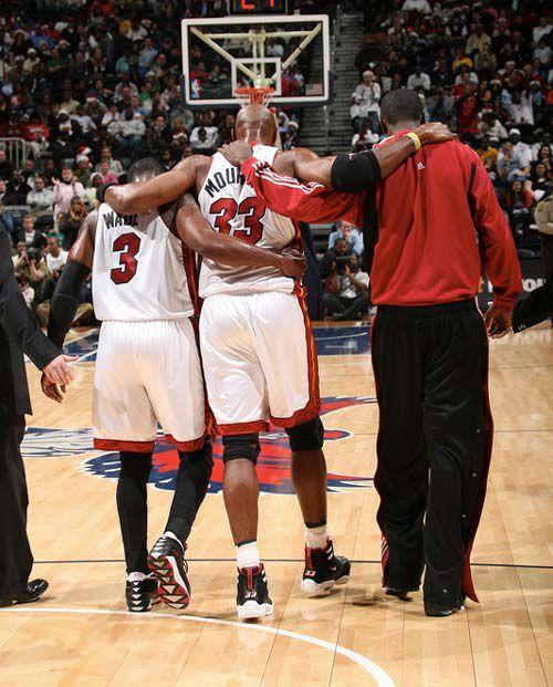 莫宁单挑纽约黑帮 他是NBA第一铁血硬汉,一人单挑纽约黑帮,换肾仍战斗终夺冠!