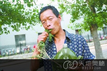 什么都敢吃!全球五花八门的异食癖者 什么都敢吃!全球五花八门的异食癖者