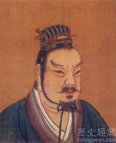 䶡